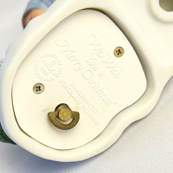 Avon “We Wish you a Merry Christmas” Vintage Musical Porcelain Figurine 1986 - Picture 6 of 11